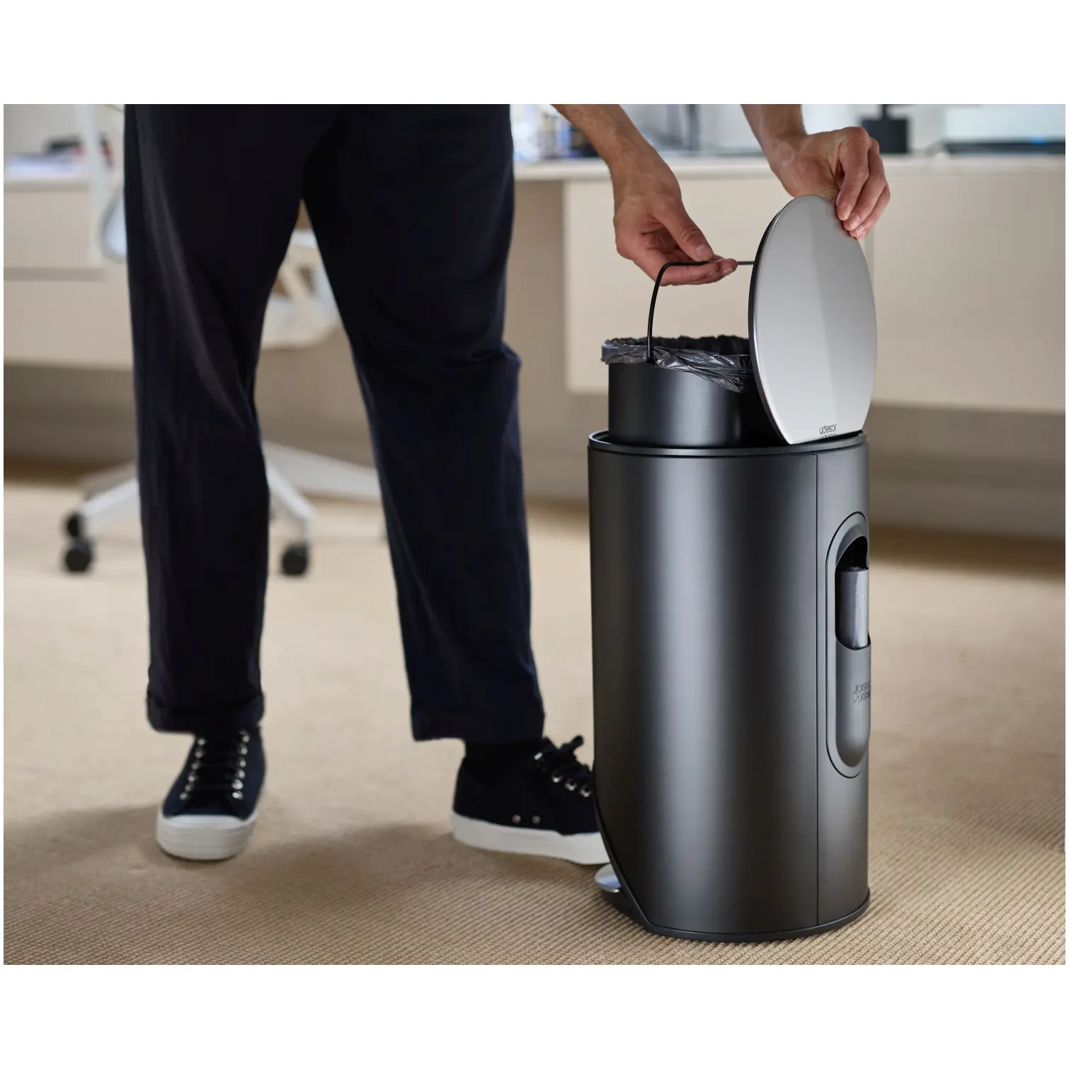 Joseph Joseph Arc 10L Bin Carbon Black