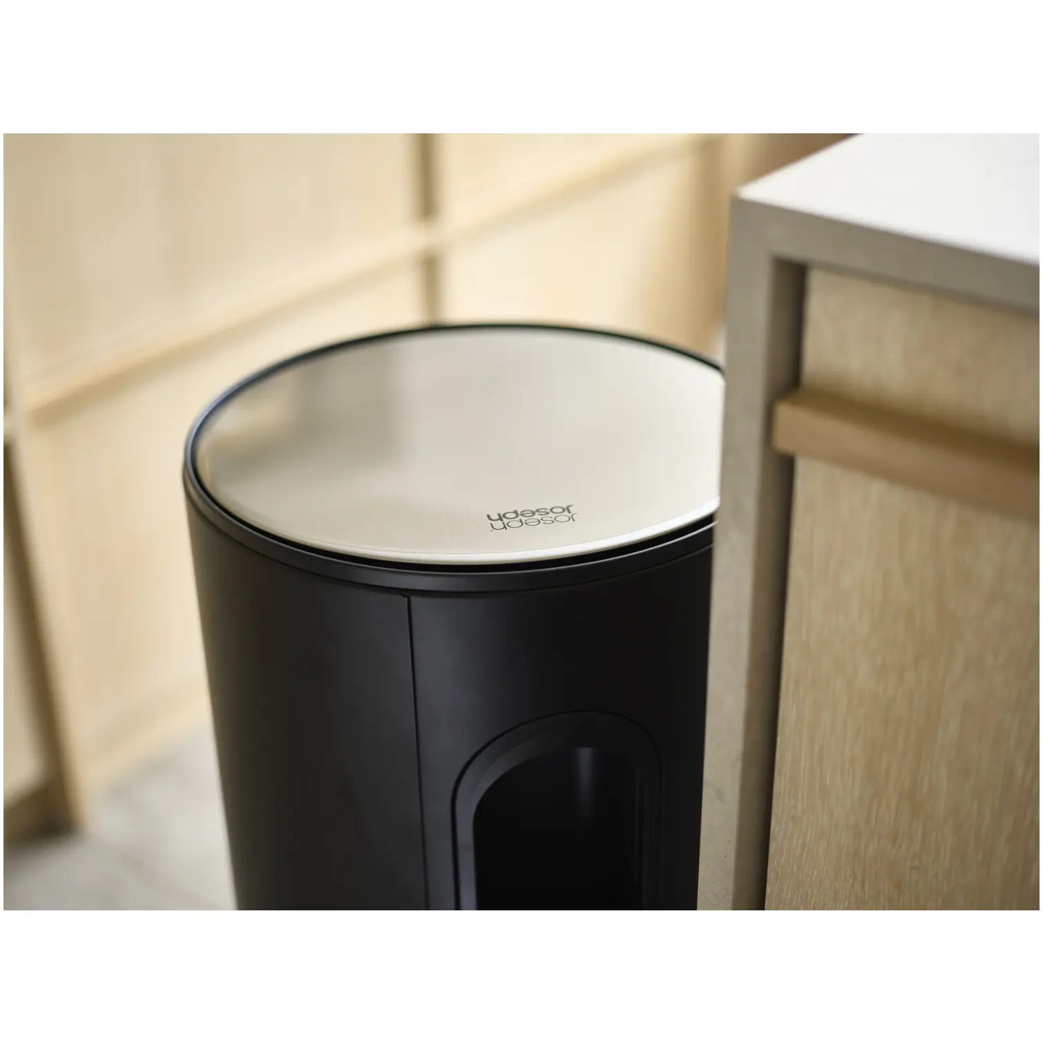Joseph Joseph Arc Bin 30 Litre Capcity Carbon Black