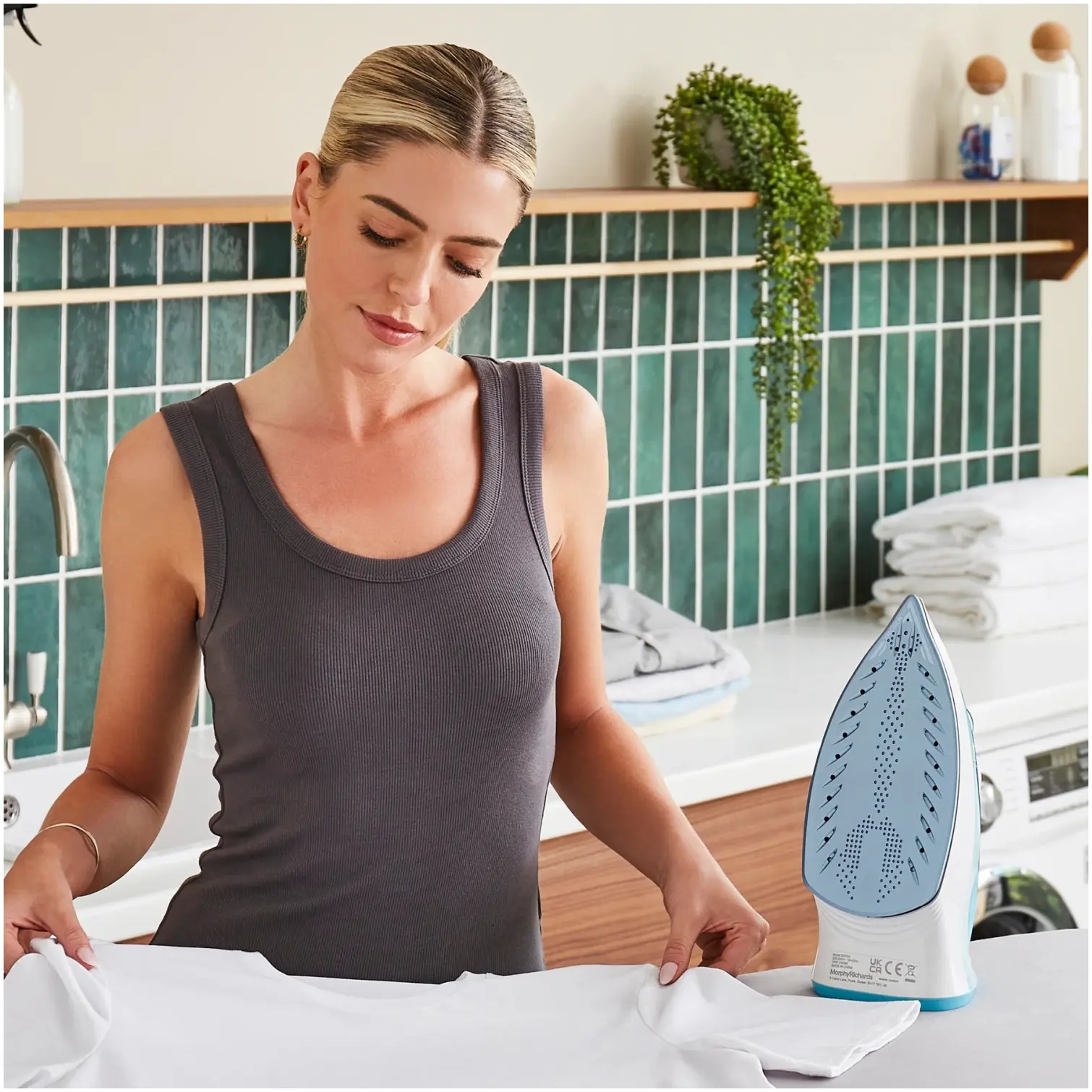 Morphy Richards 300300 Crystal Clear Iron 2400w