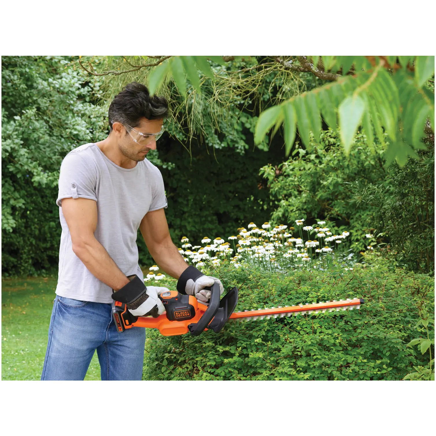 BDP0130_2 Black+Decker Li-ion Hedge Trimmer 18v 45cm