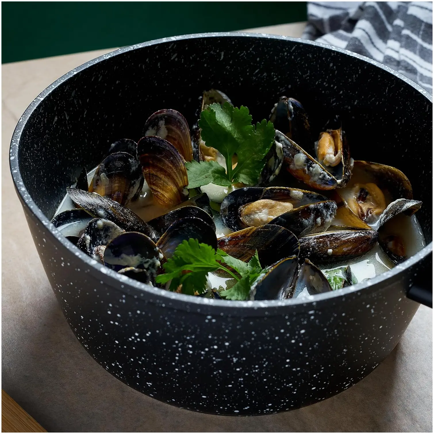 BKR0072_5 Blackmoor 20cm Sauce Pan & Lid