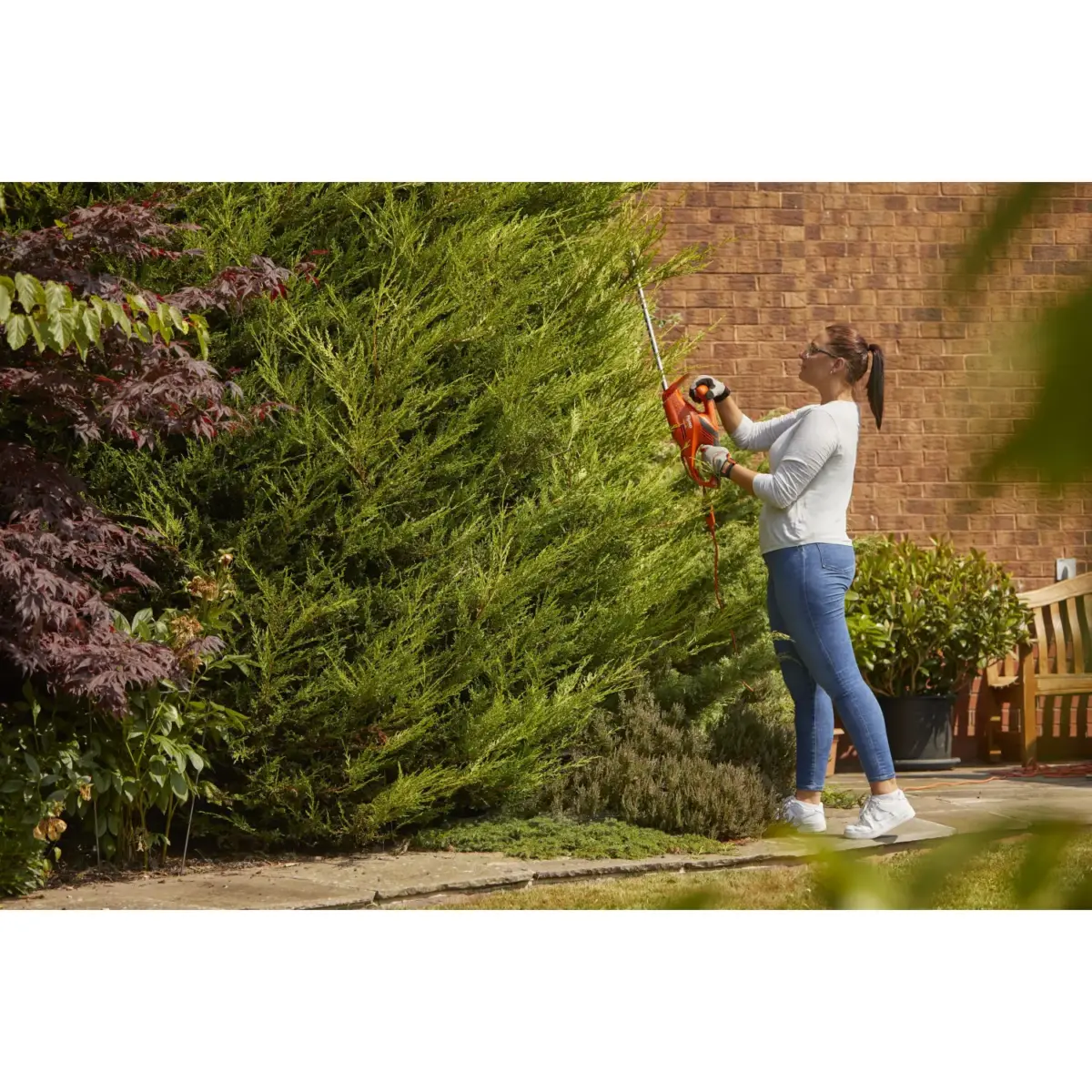FLY0171_6 Flymo EasiCut 450 Corded Hedge Trimmer