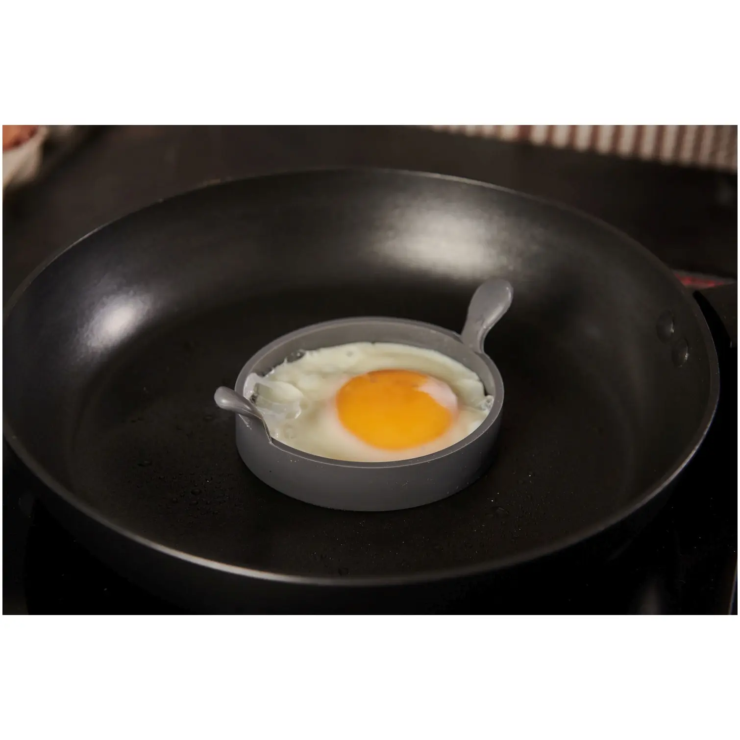 LEV0075_10 Culinaire Silicone Egg Ring