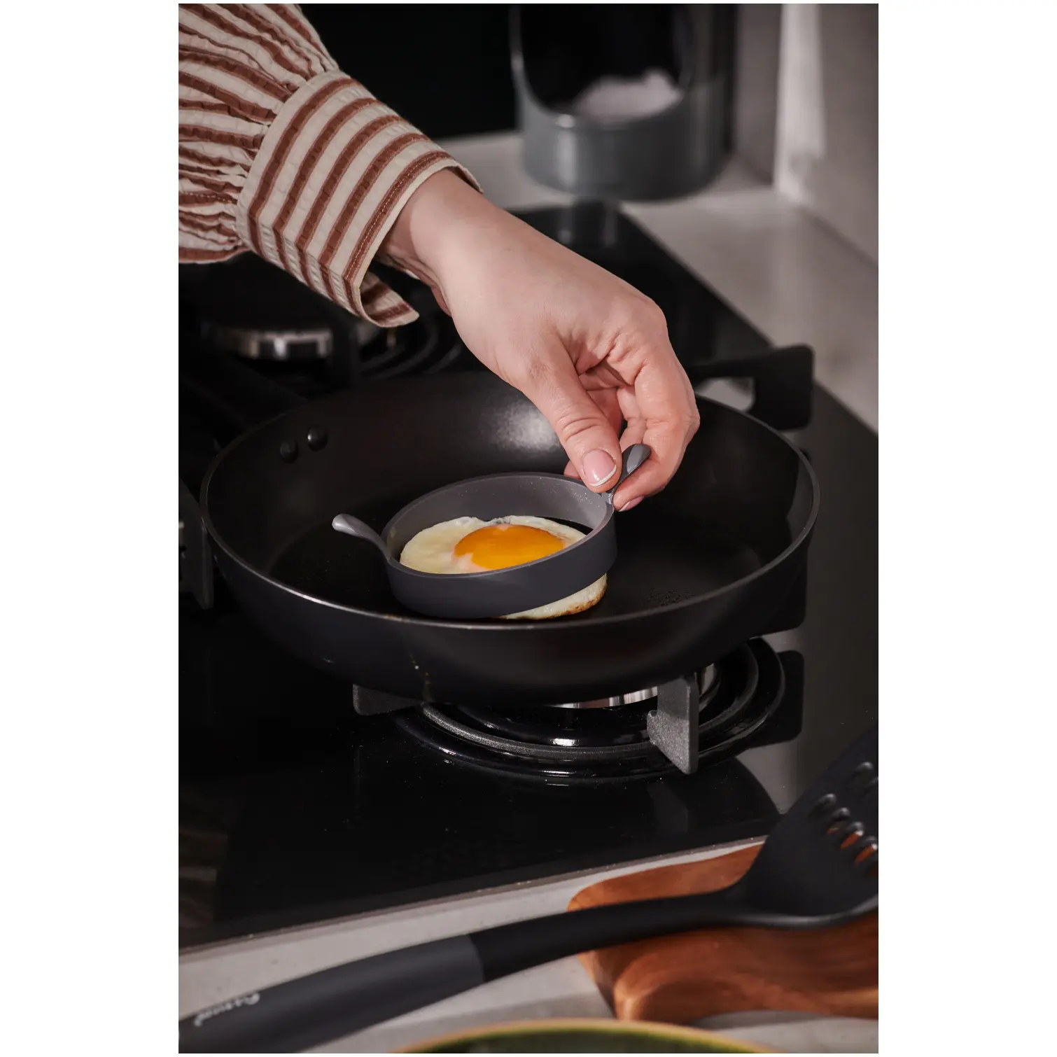 LEV0075_12 Culinaire Silicone Egg Ring