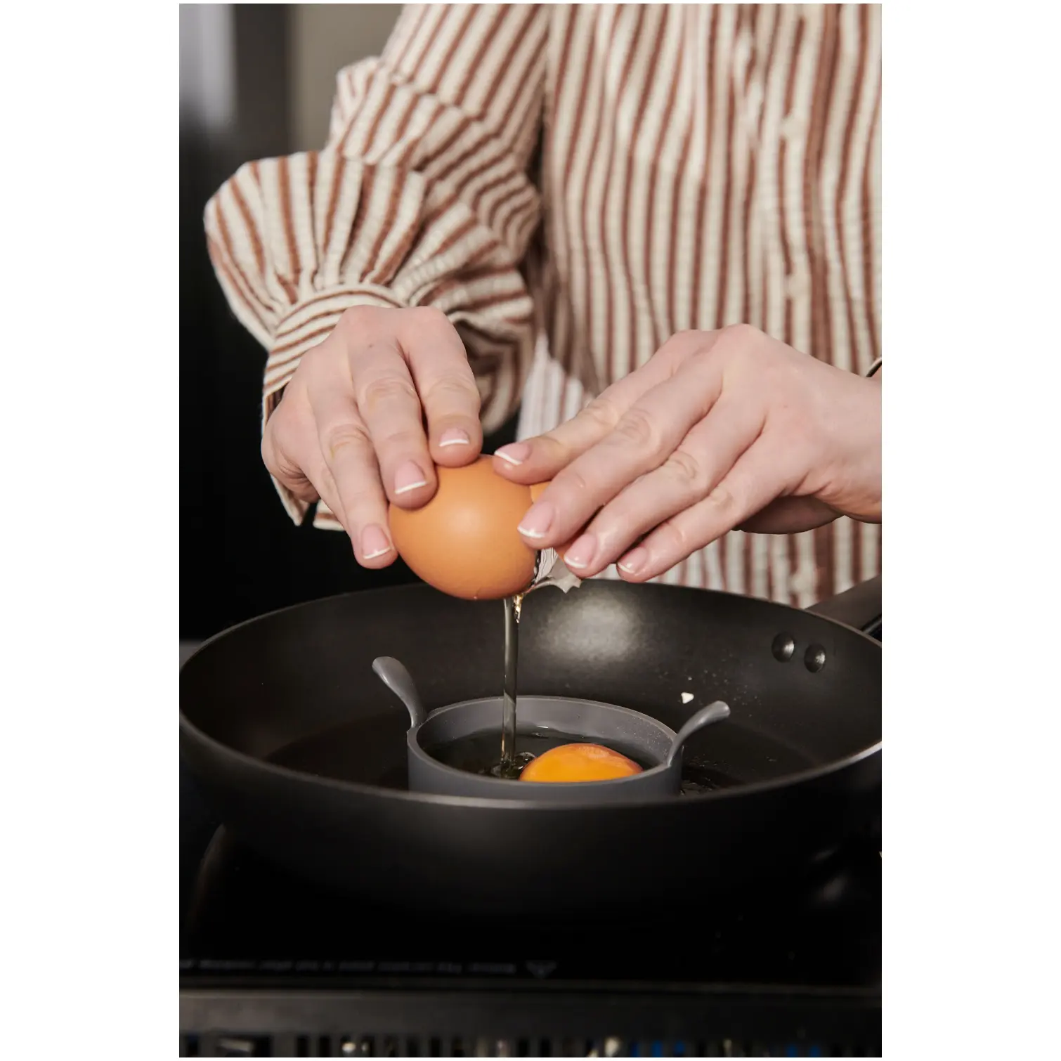 LEV0075_6 Culinaire Silicone Egg Ring