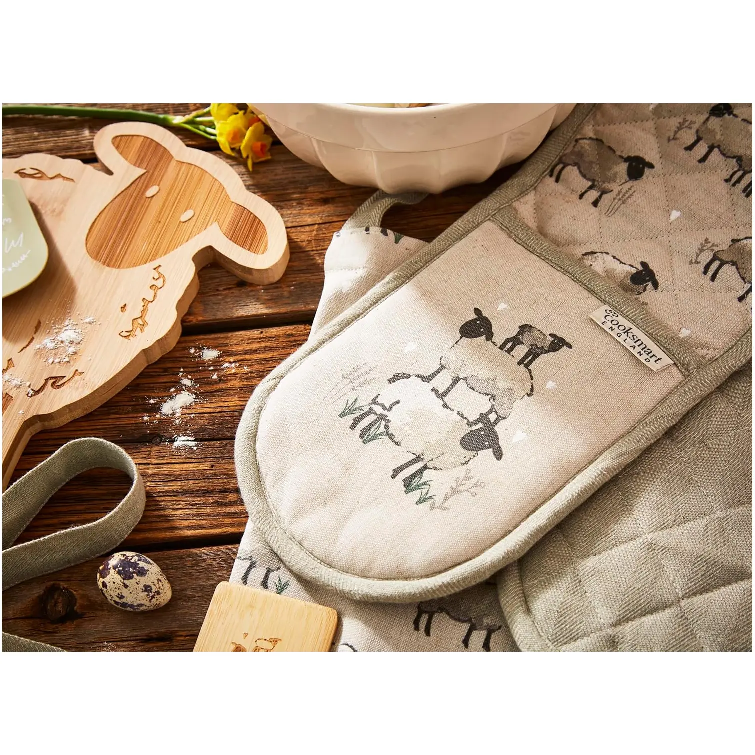 CLI0244_2 Cooksmart Highland Sheep Double Oven Glove
