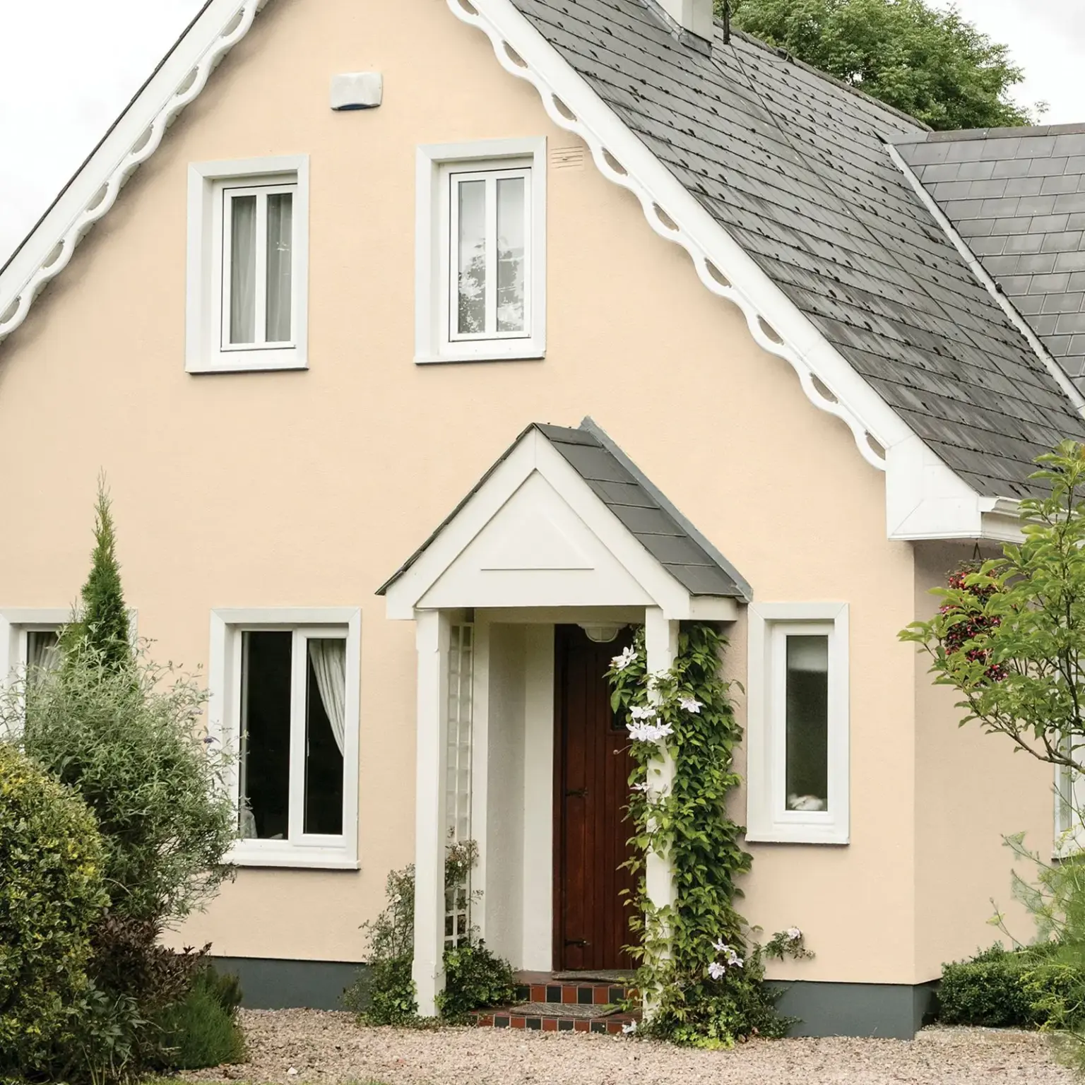 CRW0020_8 Sandtex Masonry Paint 5Ltr Light Cream