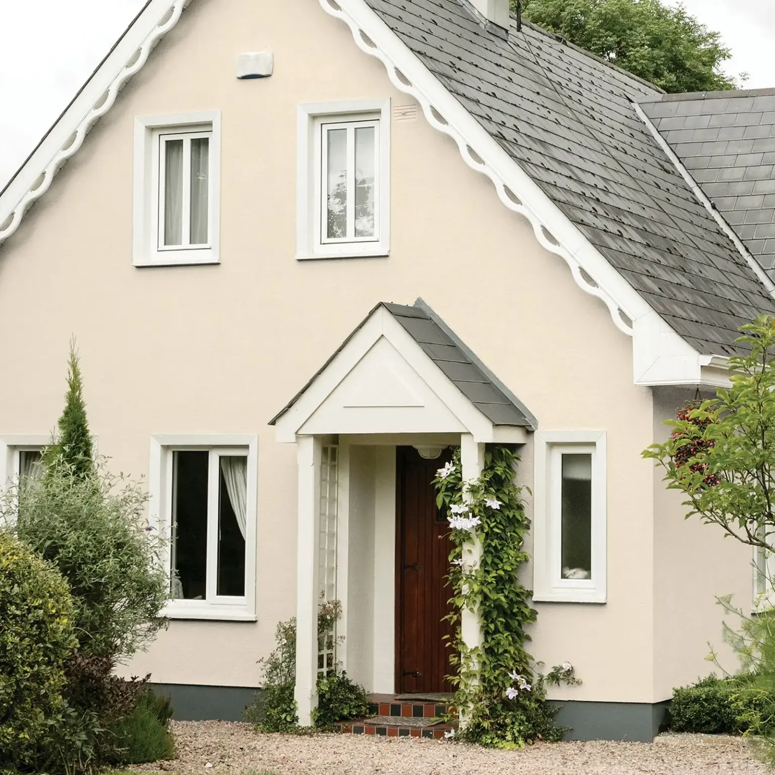 Sandtex Masonry Paint 5Ltr Magnolia