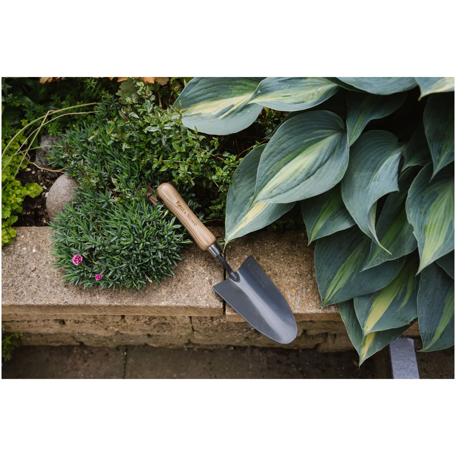 Kent & Stowe Hand Trowel