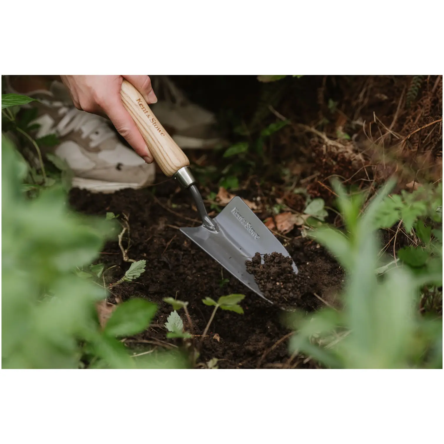 Kent & Stowe Hand Trowel