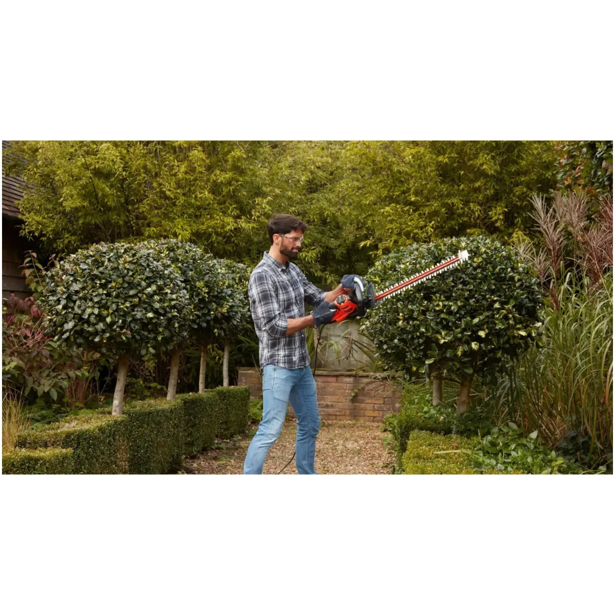 B&D 55cm(21") Hedge Trimmer