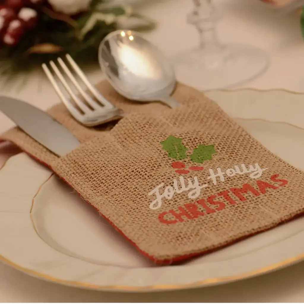 Xmas Crackers Tablecovers & Napkins