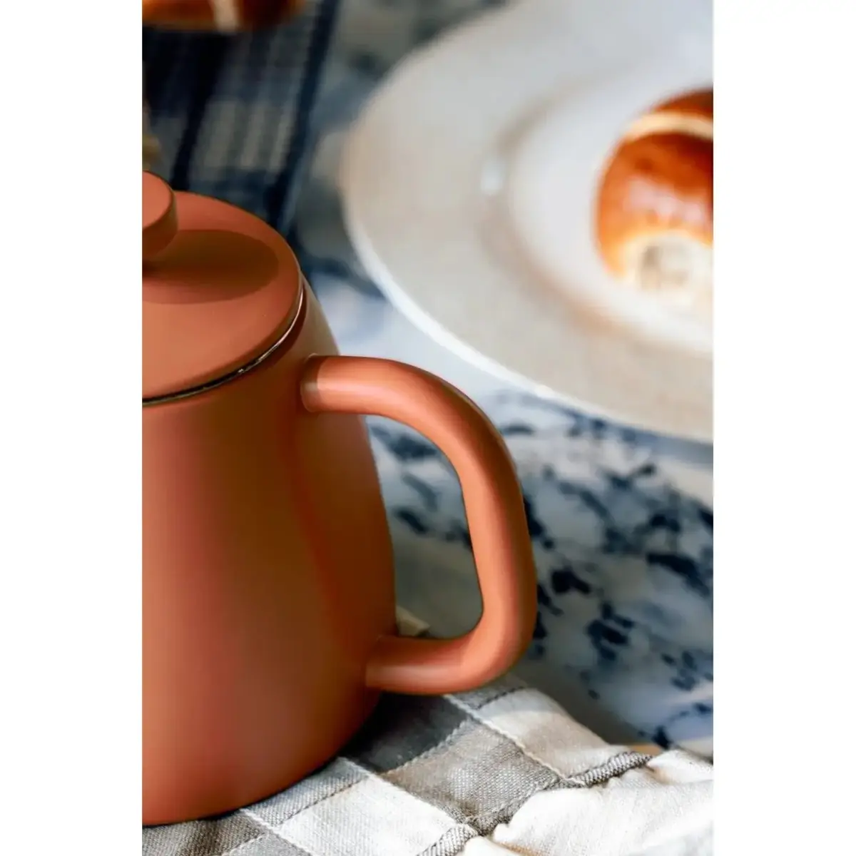 GRU0140_5 Cafe Ole Kelham Teapot Red 600ml