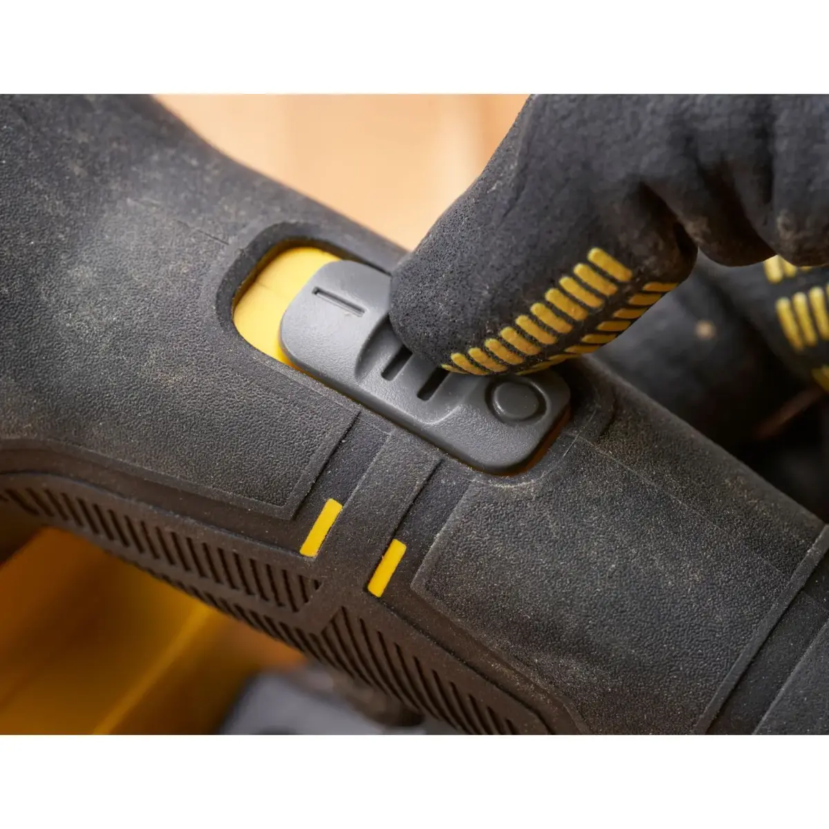 BDP0313_5 Stanley Fatmax Detail Sander 120w