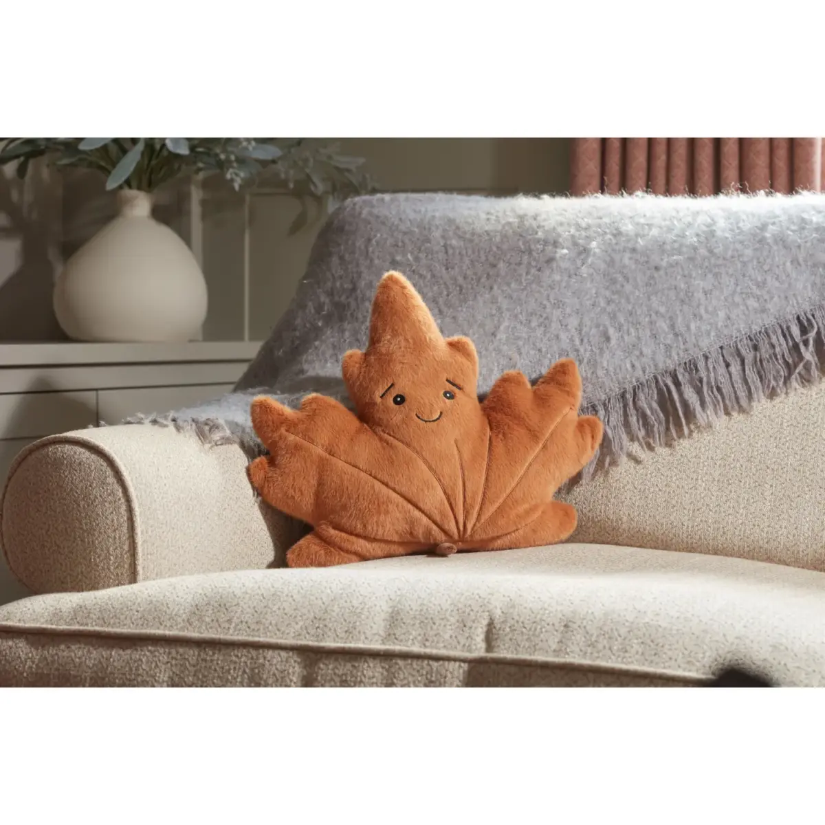 SMA0893_1 Maple Leaf Cushion Mocha