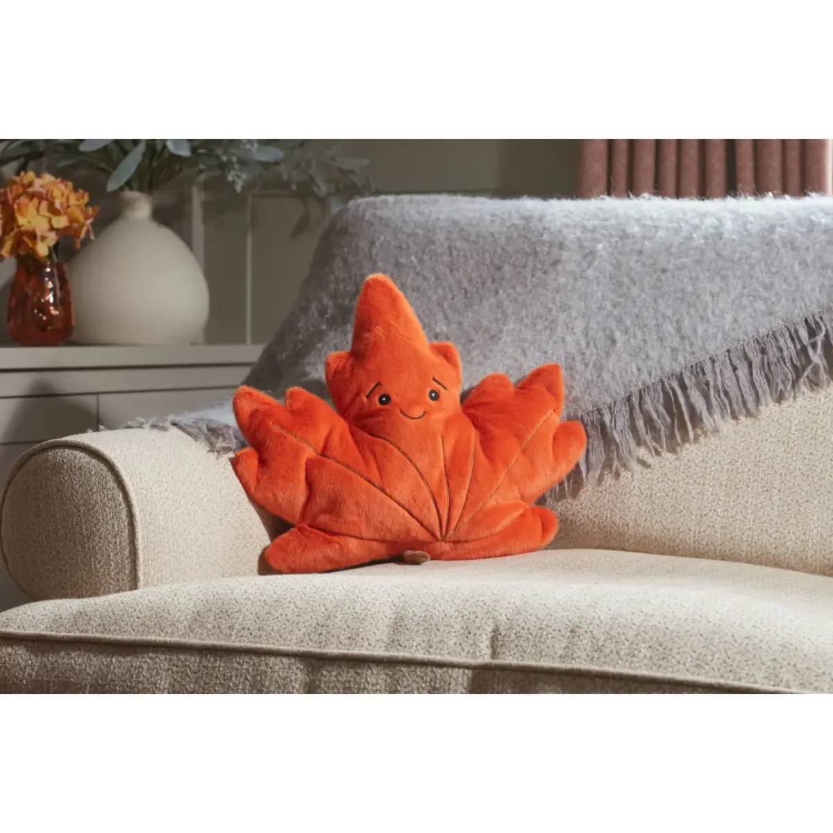 SMA0894_2 Maple Leaf Cushion Auburn