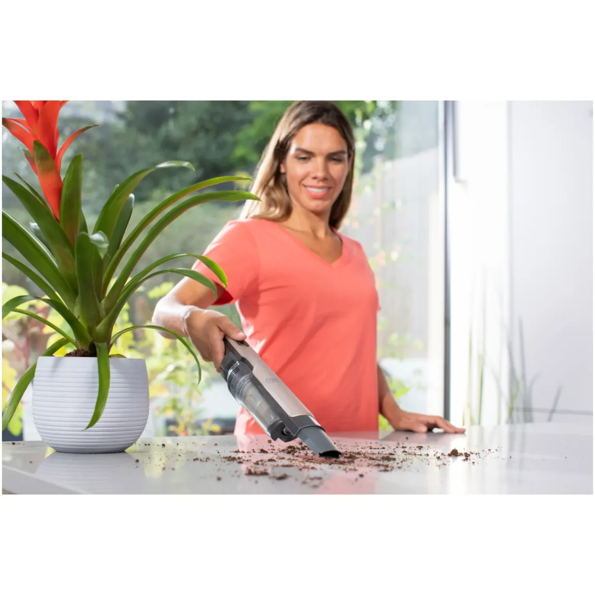 Black+Decker Brushless Hand Vacuum 12 volt - Image 3
