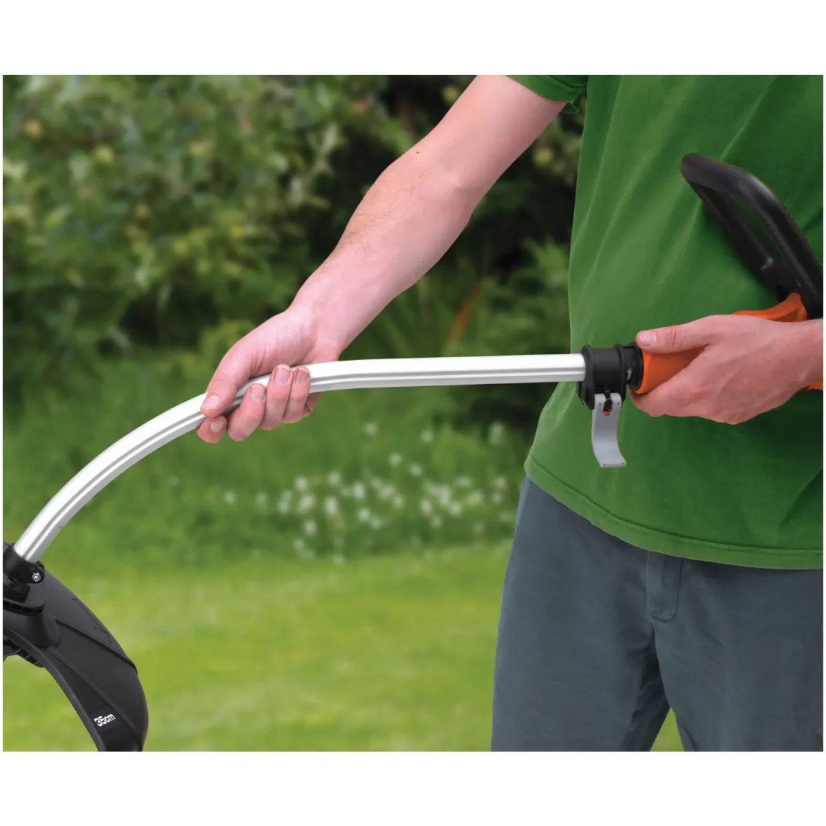 Black+Decker Trim & Edge Reflex Strimmer 900w 35cm - Image 7