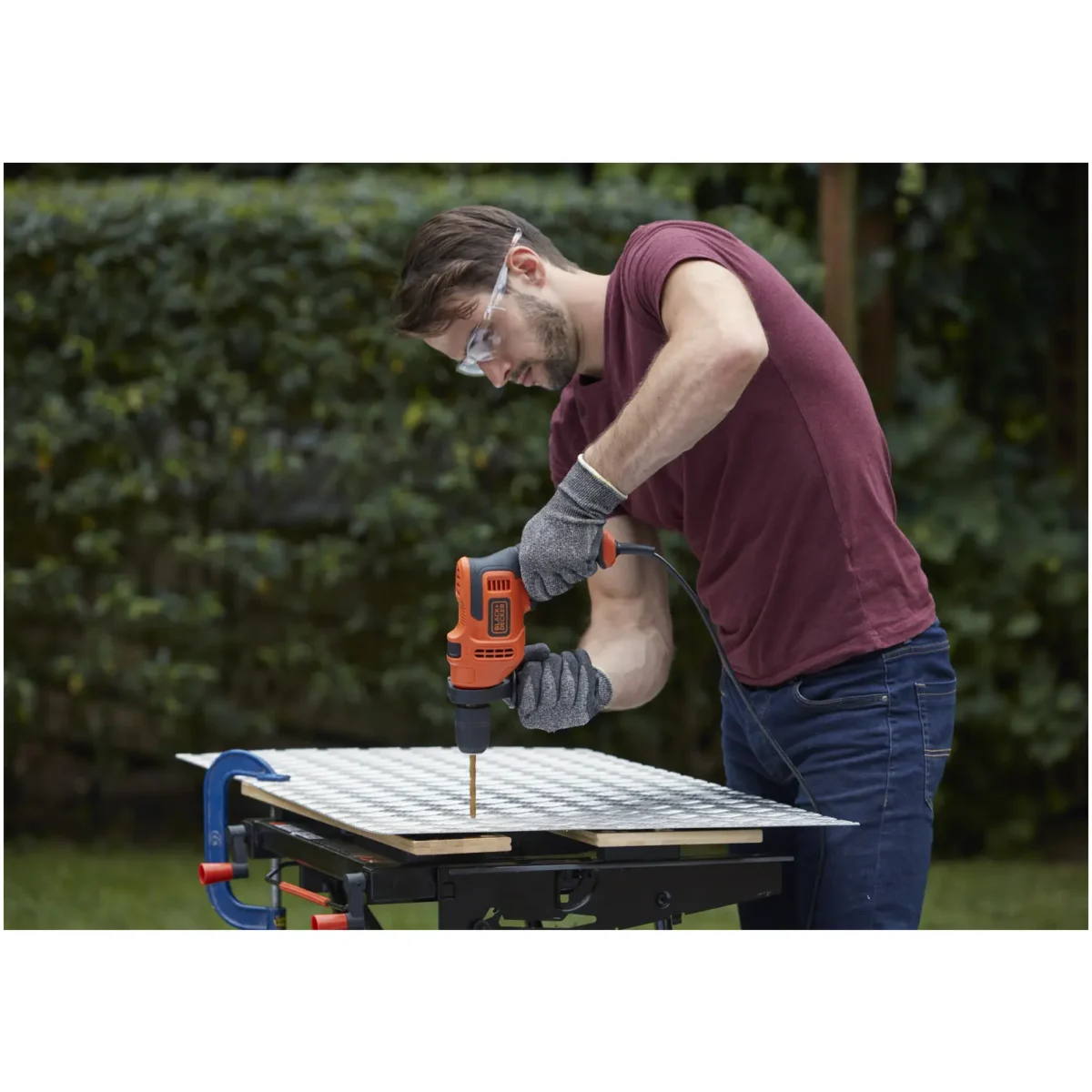 Black+Decker BEH200 13mm Variable Speed Keyless Chuck Hammer Action Drill - Image 7
