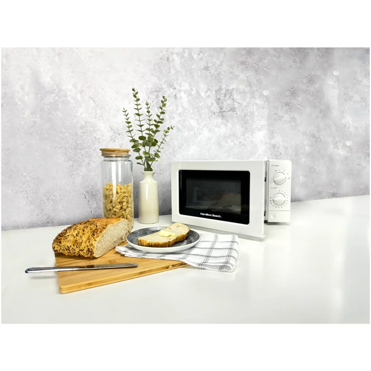Hamilton Beach 700w 20l Microwave White - Image 4