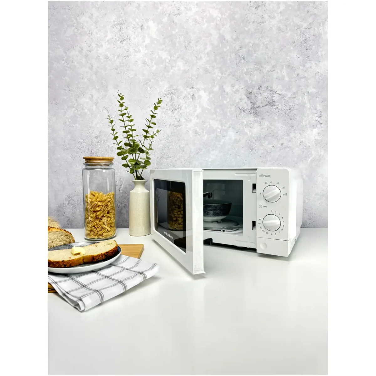 Hamilton Beach 700w 20l Microwave White - Image 6