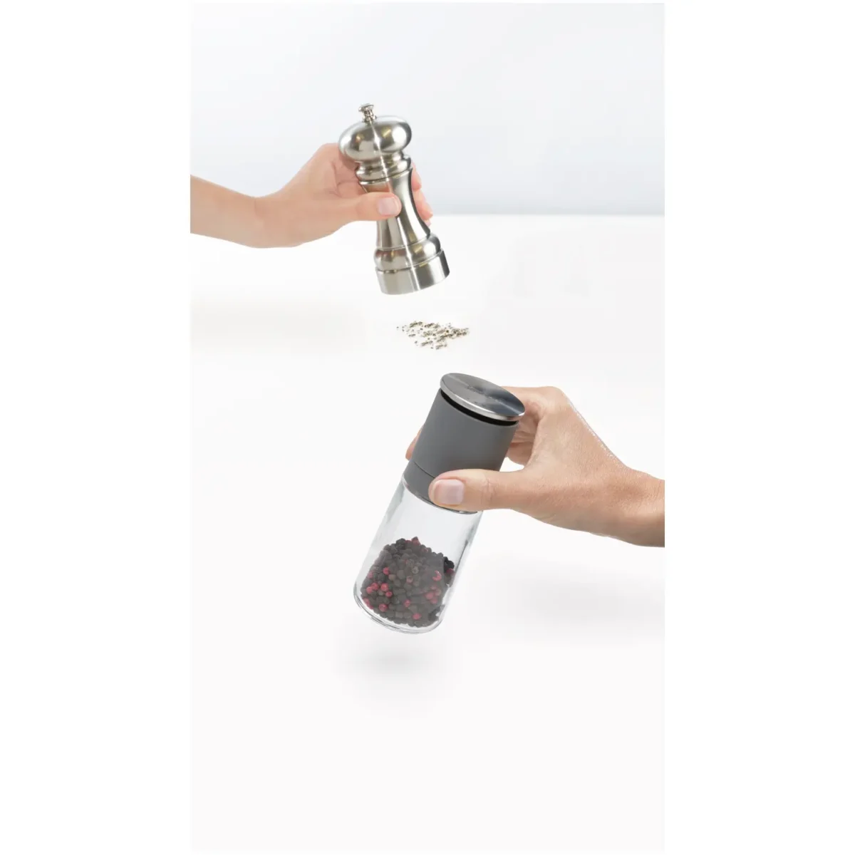 Joseph Joseph Duo No-Spill Salt & Pepper Set - Image 5