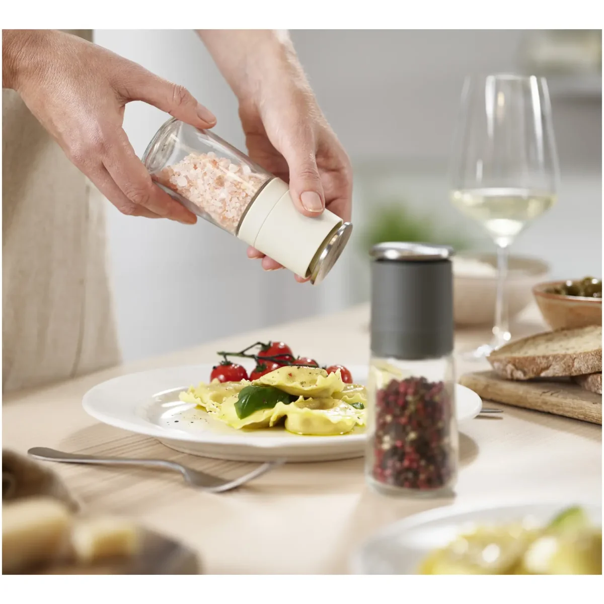 Joseph Joseph Duo No-Spill Salt & Pepper Set - Image 9