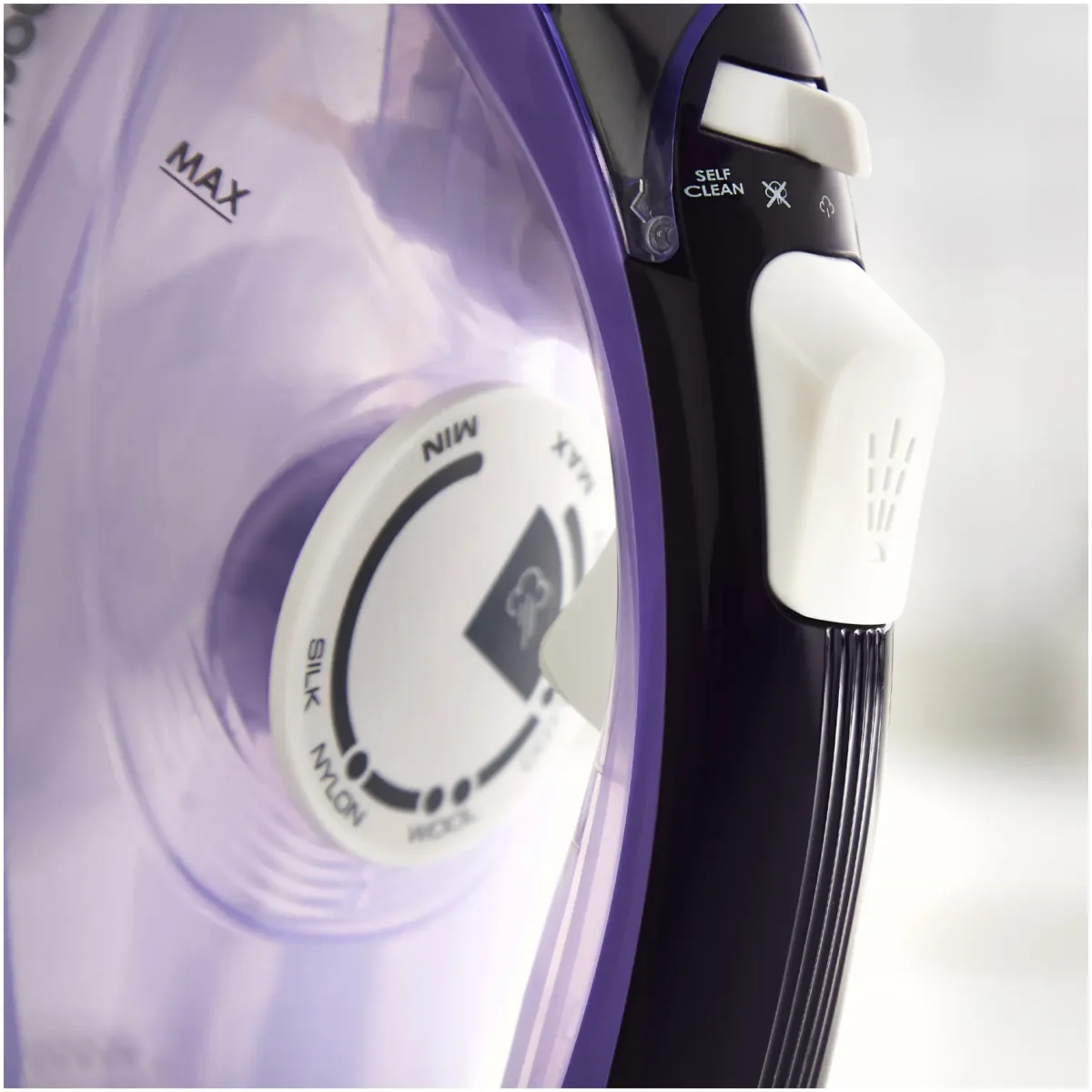 Morphy Richards Crystal Clear Amethyst Iron 2400w - Image 3