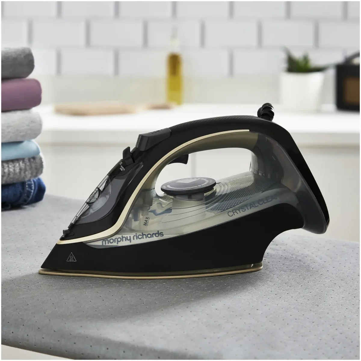 Morphy Richards 300302 2400w Crystal Clear Gold Iron - Image 2