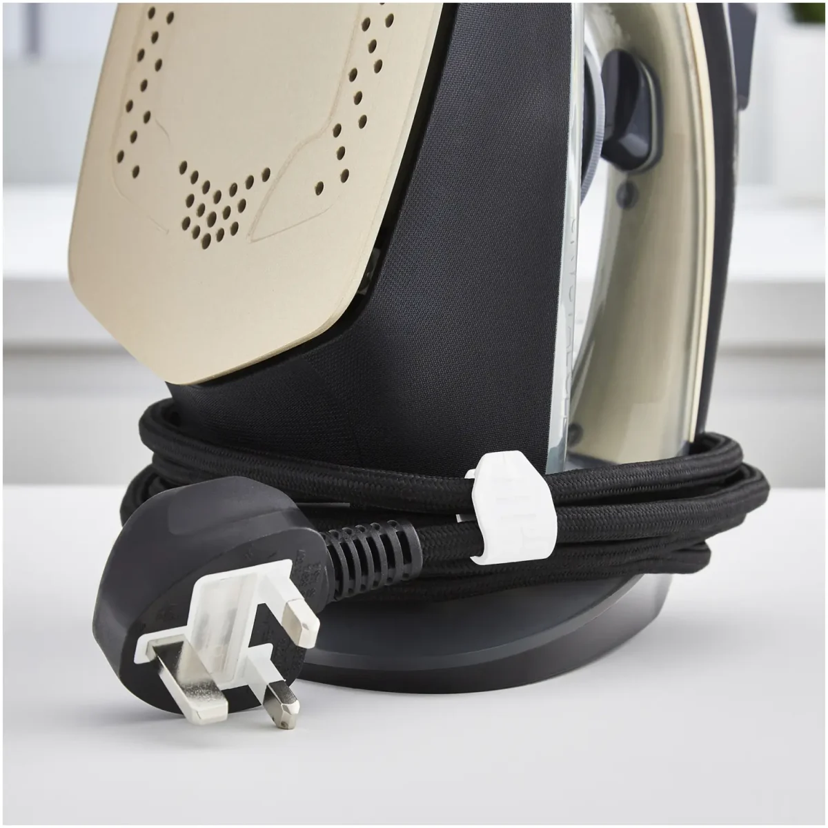 Morphy Richards 300302 2400w Crystal Clear Gold Iron - Image 3