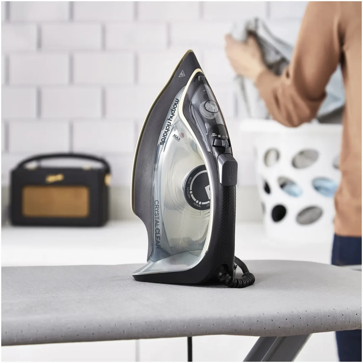 Morphy Richards 300302 2400w Crystal Clear Gold Iron - Image 23