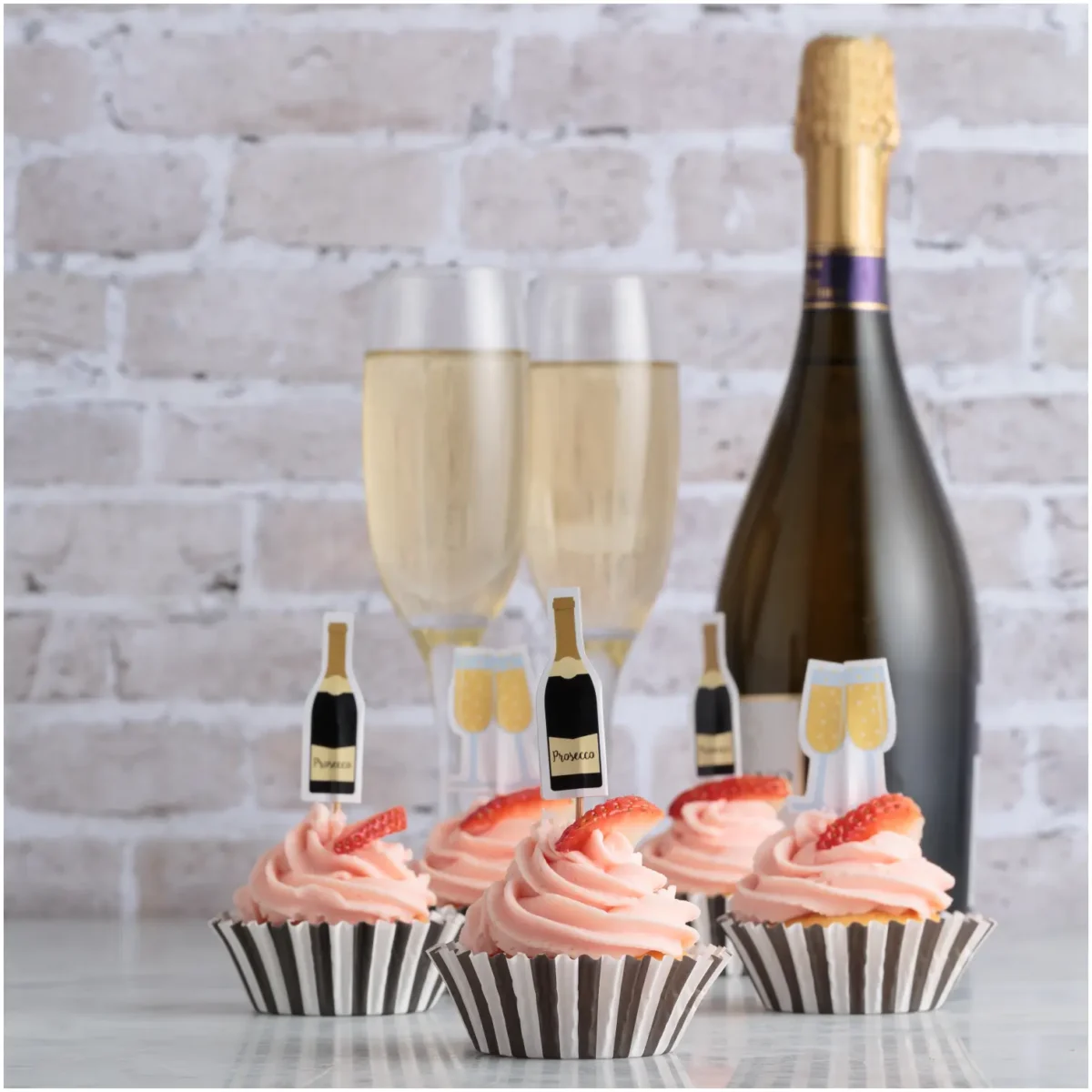 Prosecco Cupcake Case &Toppers - Image 4