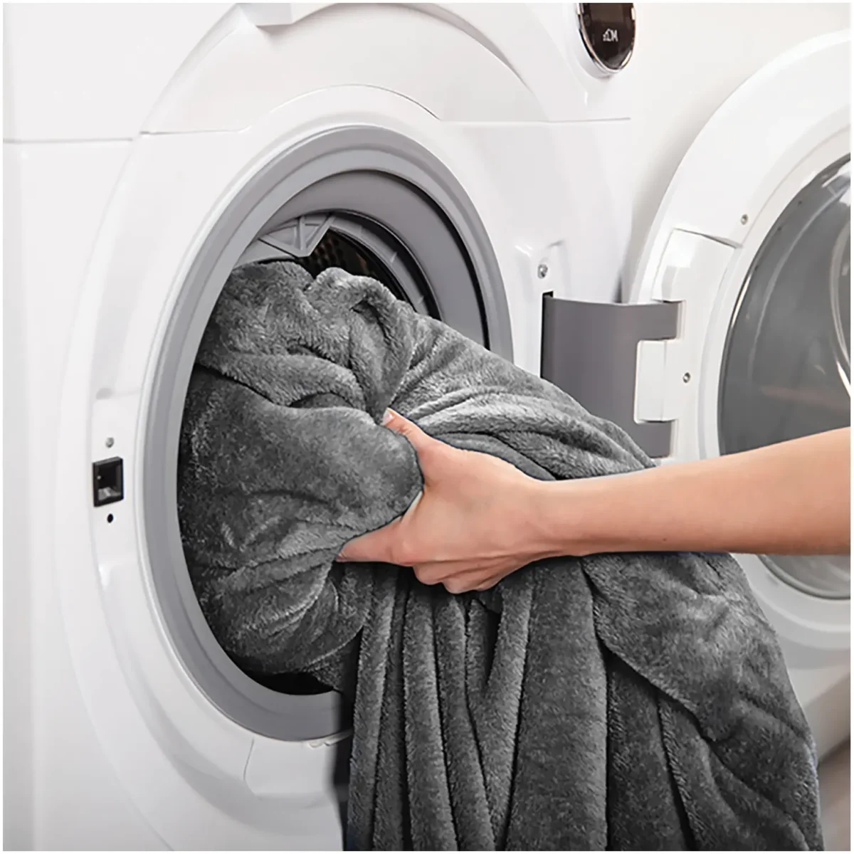 Carmen Heated Wearable Blanket - Image 5