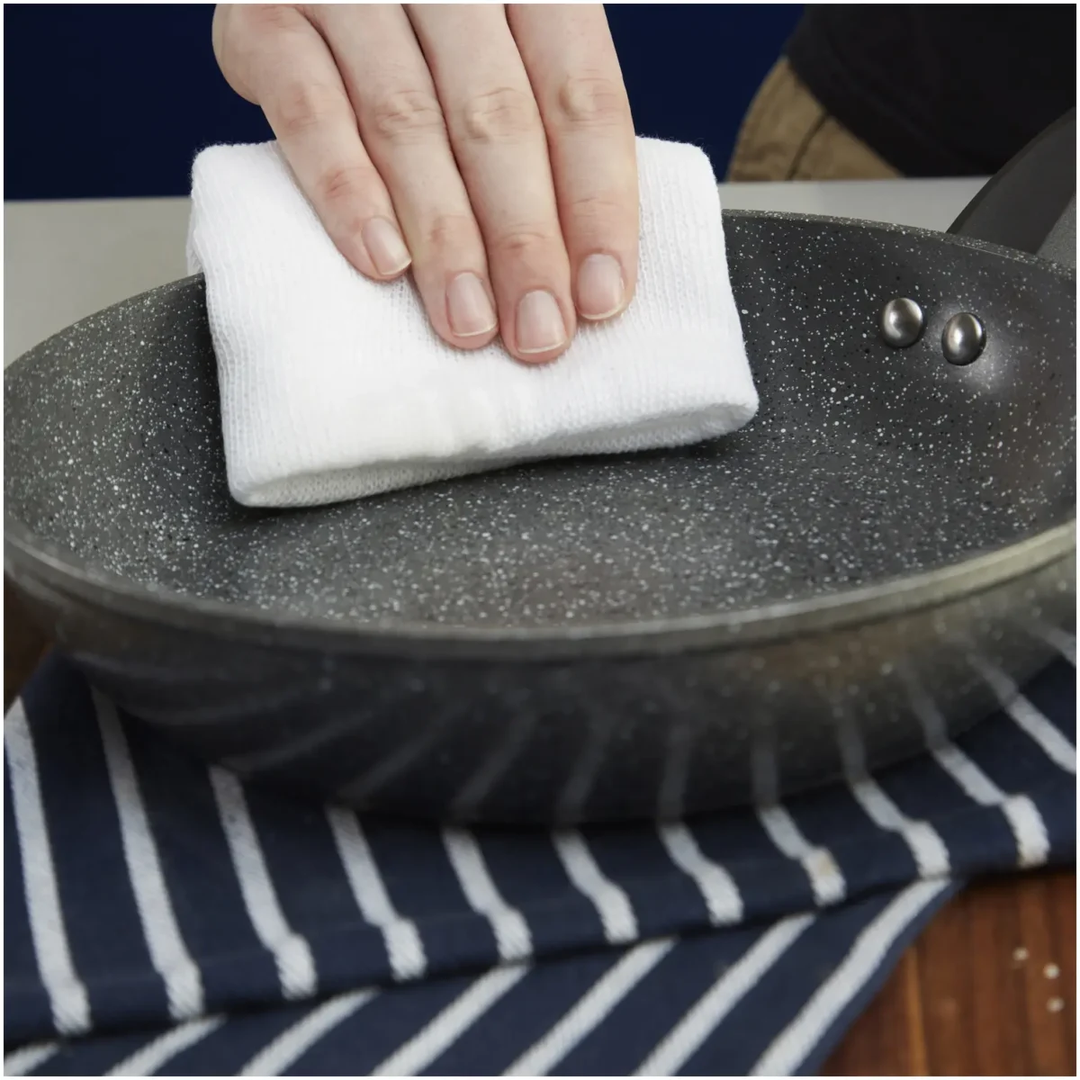 Tower Cerastone Frying Pan 24cm - Image 8